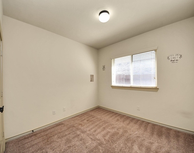 1902 Argos Drive - Photo Thumbnail 43