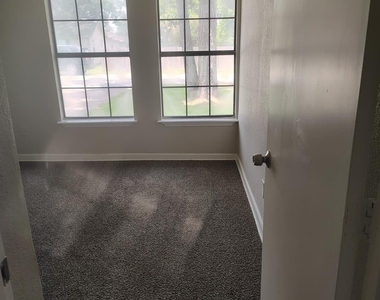 242 Bolden Street - Photo Thumbnail 7