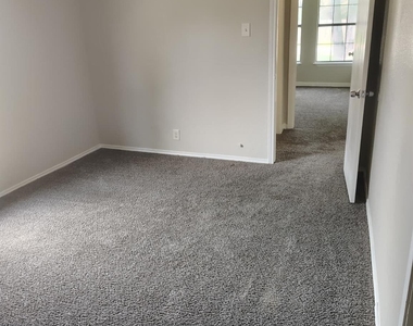 242 Bolden Street - Photo Thumbnail 9