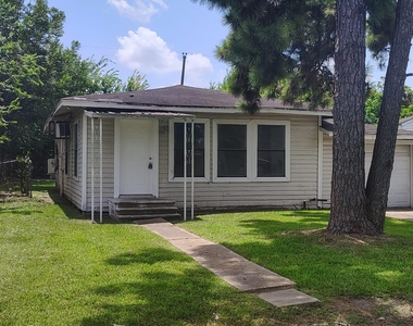 242 Bolden Street - Photo Thumbnail 1