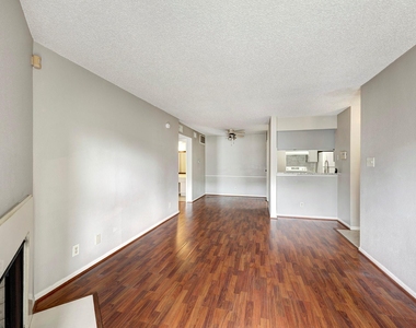 2120 El Paseo Street - Photo Thumbnail 3