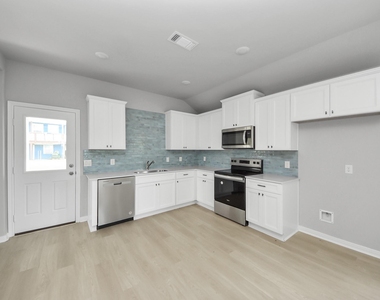 1105 W Bayshore Drive - Photo Thumbnail 16