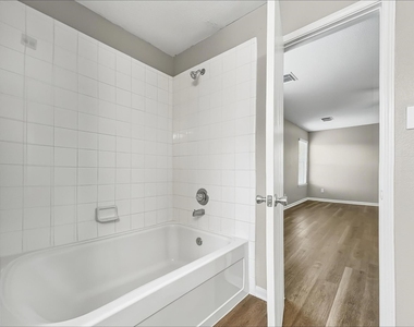 16311 Hayesford Lane - Photo Thumbnail 10