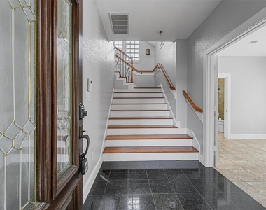 6132 Maxie Street - Photo Thumbnail 2