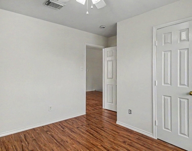 2615 Atwood Glen Lane - Photo Thumbnail 13