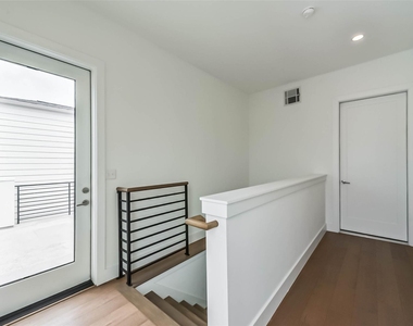 2408 Emancipation Avenue - Photo Thumbnail 12