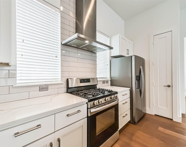 2408 Emancipation Avenue - Photo Thumbnail 4