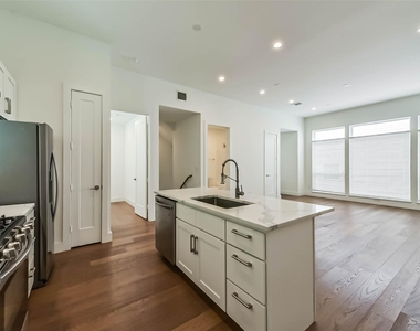 2408 Emancipation Avenue - Photo Thumbnail 2