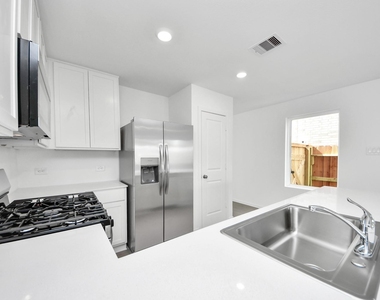 16831 Spotted Oak Drive - Photo Thumbnail 17