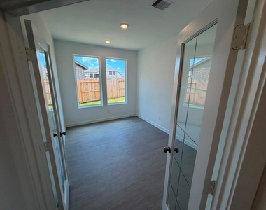 2847 Garden Meadow - Photo Thumbnail 19