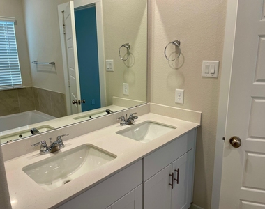 1543 King Ranch Road - Photo Thumbnail 7
