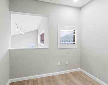 6933 Yellowstone Way Drive - Photo Thumbnail 16