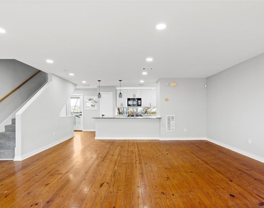 6933 Yellowstone Way Drive - Photo Thumbnail 9