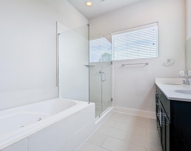 1140 W 24th Street - Photo Thumbnail 7