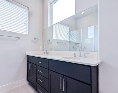 1140 W 24th Street - Photo Thumbnail 9
