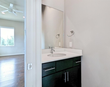 1140 W 24th Street - Photo Thumbnail 5