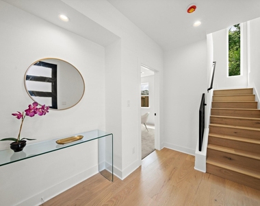 1607 Barbee Street - Photo Thumbnail 8