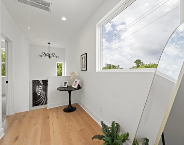 1607 Barbee Street - Photo Thumbnail 18