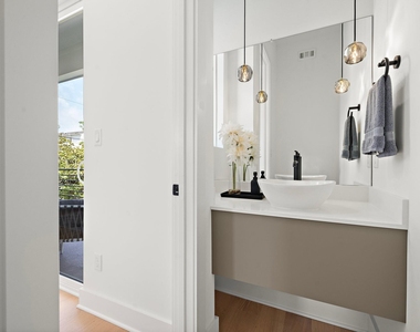1607 Barbee Street - Photo Thumbnail 12