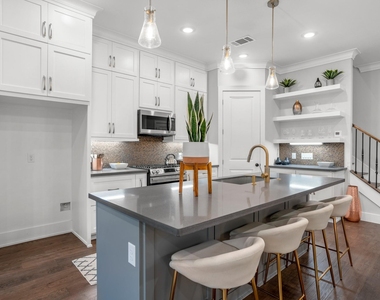 314 N Stiles Street - Photo Thumbnail 5