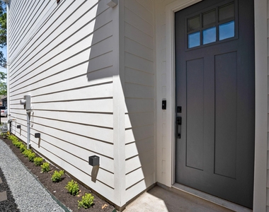 314 N Stiles Street - Photo Thumbnail 2