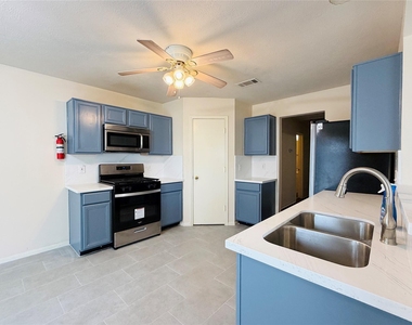 20423 White Poplar Drive - Photo Thumbnail 4