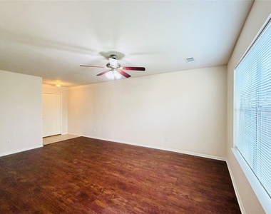 20423 White Poplar Drive - Photo Thumbnail 3