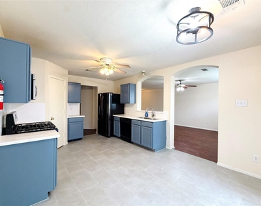 20423 White Poplar Drive - Photo Thumbnail 5