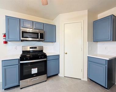 20423 White Poplar Drive - Photo Thumbnail 7