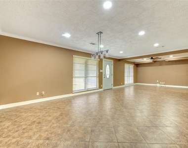9922 Carmalee Street - Photo Thumbnail 10