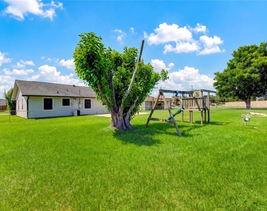 9922 Carmalee Street - Photo Thumbnail 39
