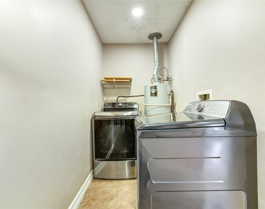 9922 Carmalee Street - Photo Thumbnail 27