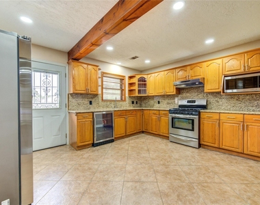 9922 Carmalee Street - Photo Thumbnail 26
