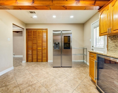 9922 Carmalee Street - Photo Thumbnail 18