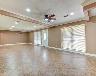 9922 Carmalee Street - Photo Thumbnail 7