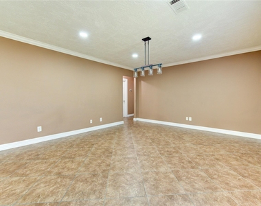 9922 Carmalee Street - Photo Thumbnail 12