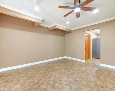 9922 Carmalee Street - Photo Thumbnail 4