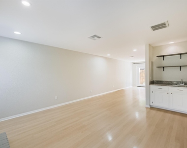 2507 Bering Drive - Photo Thumbnail 6