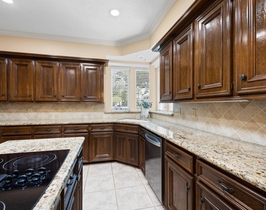 12119 Auburn Hills Drive - Photo Thumbnail 11