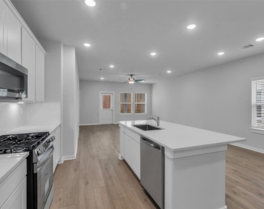 8442 Sweet Cherry Lane - Photo Thumbnail 13