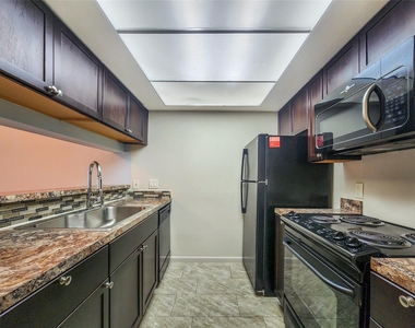 2820 S Bartell Drive - Photo Thumbnail 4