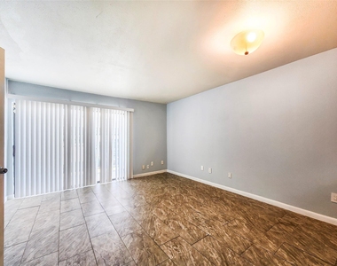 2820 S Bartell Drive - Photo Thumbnail 2
