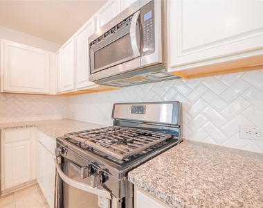 2524 Bryan Park Lane - Photo Thumbnail 23