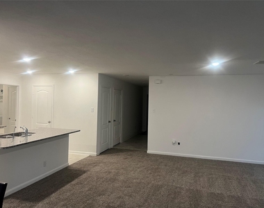 2524 Bryan Park Lane - Photo Thumbnail 4