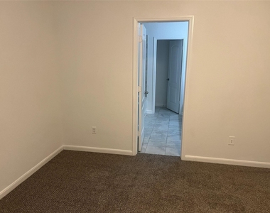 2524 Bryan Park Lane - Photo Thumbnail 3