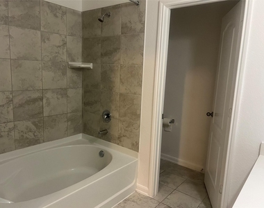 2524 Bryan Park Lane - Photo Thumbnail 2