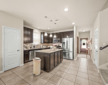 9957 Spring Rock Lane - Photo Thumbnail 3