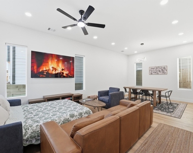 4206 Fox Street - Photo Thumbnail 7