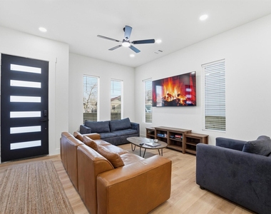 4206 Fox Street - Photo Thumbnail 6