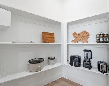 4206 Fox Street - Photo Thumbnail 10